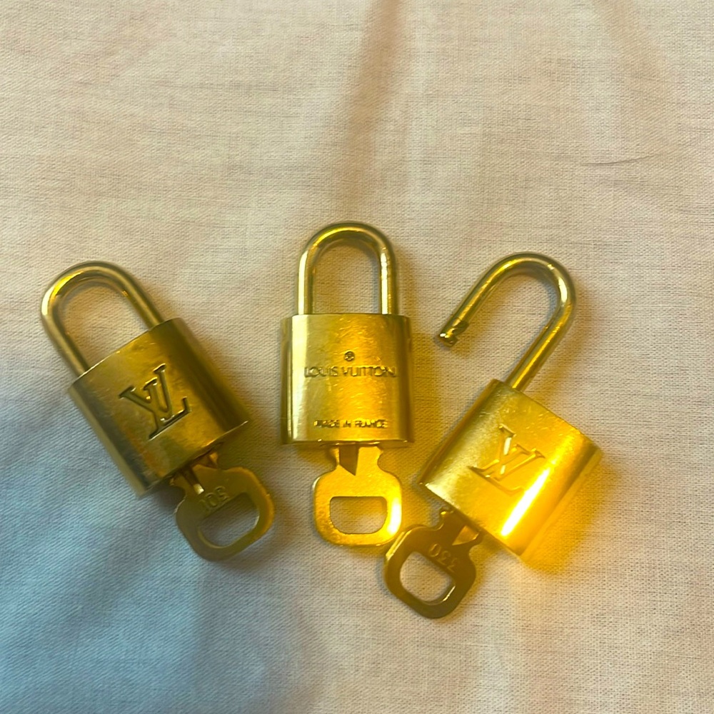 Authentic!!! Louis Vuitton Lock and Key Set! 301, 309, 330 - Picture 6 of 15